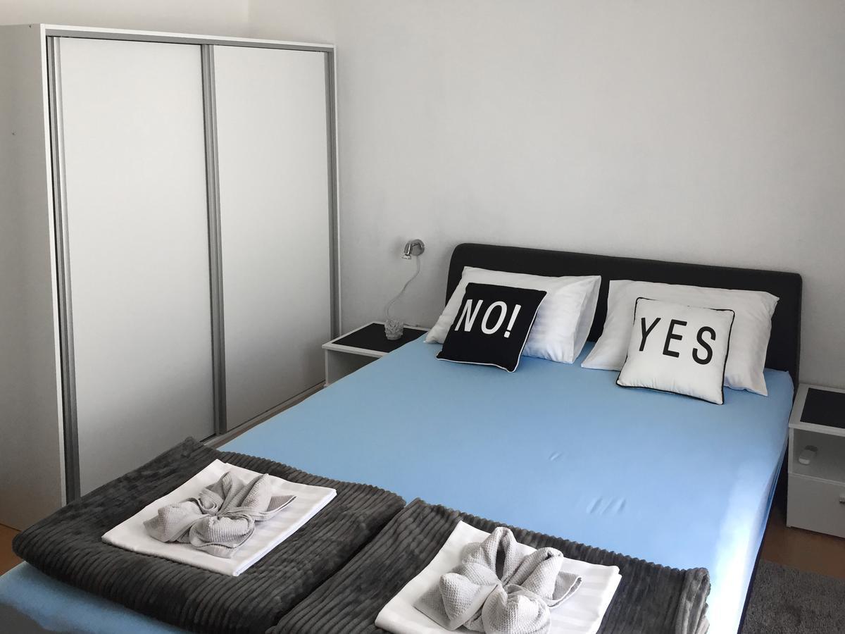 Apartments Logos Трогир Екстериор снимка
