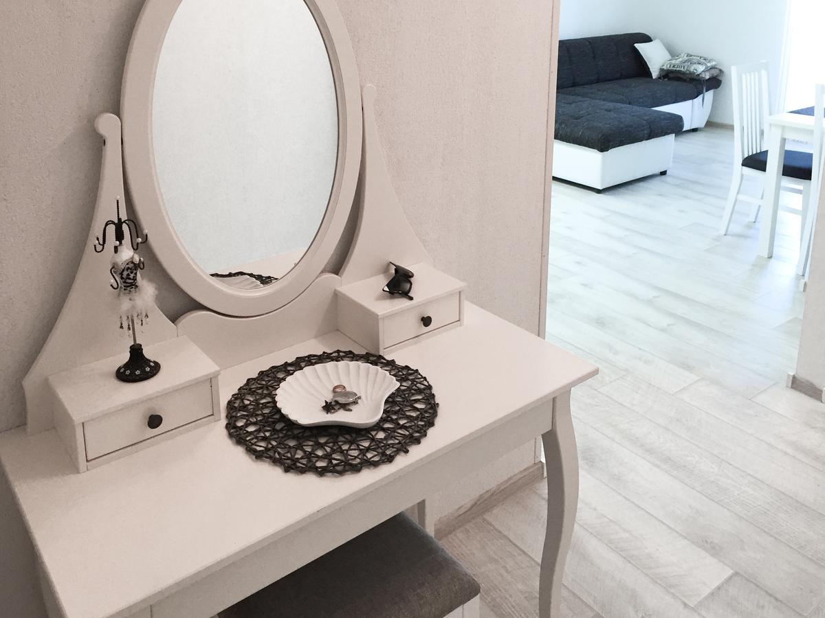Apartments Logos Трогир Екстериор снимка