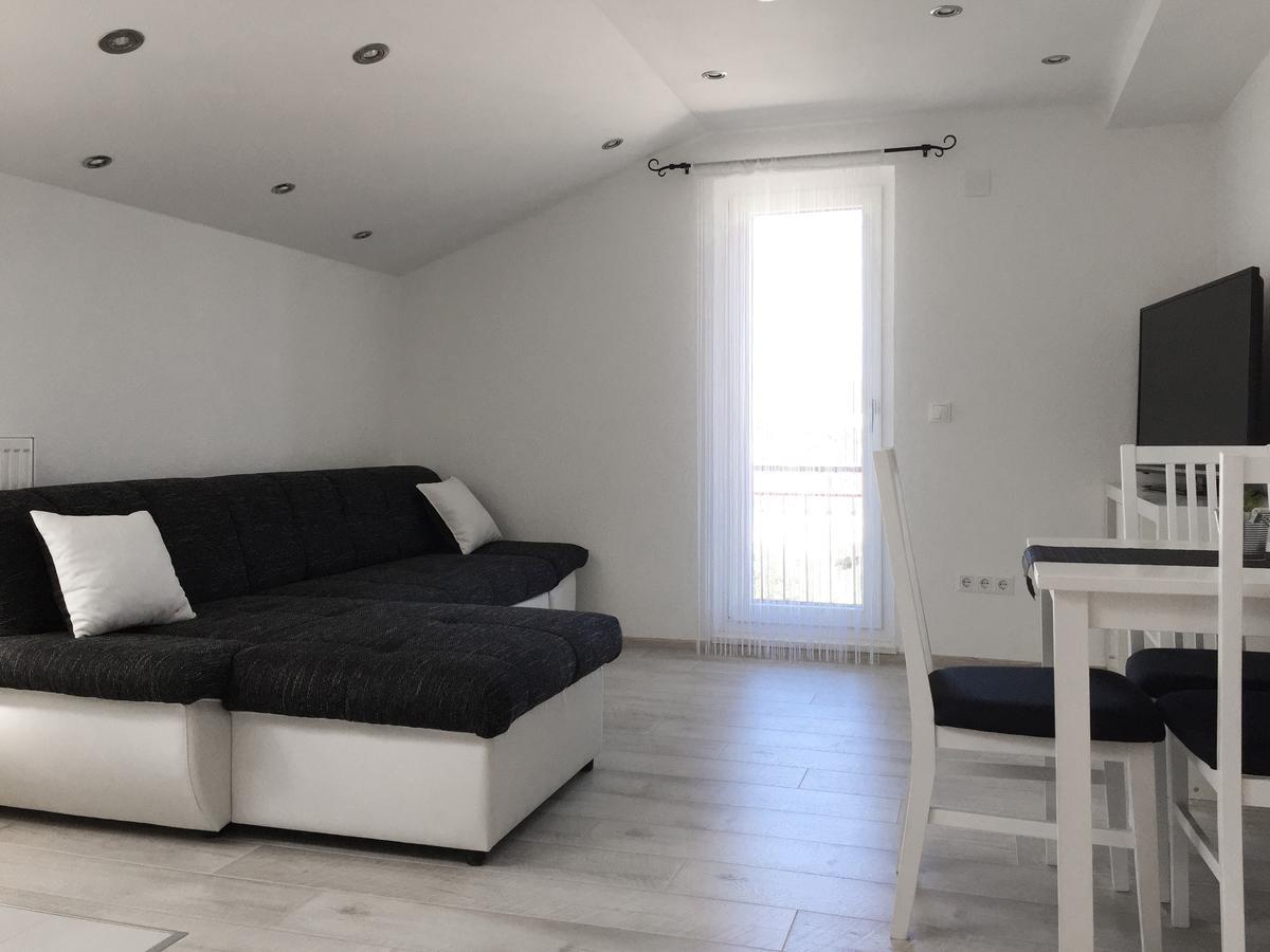 Apartments Logos Трогир Екстериор снимка